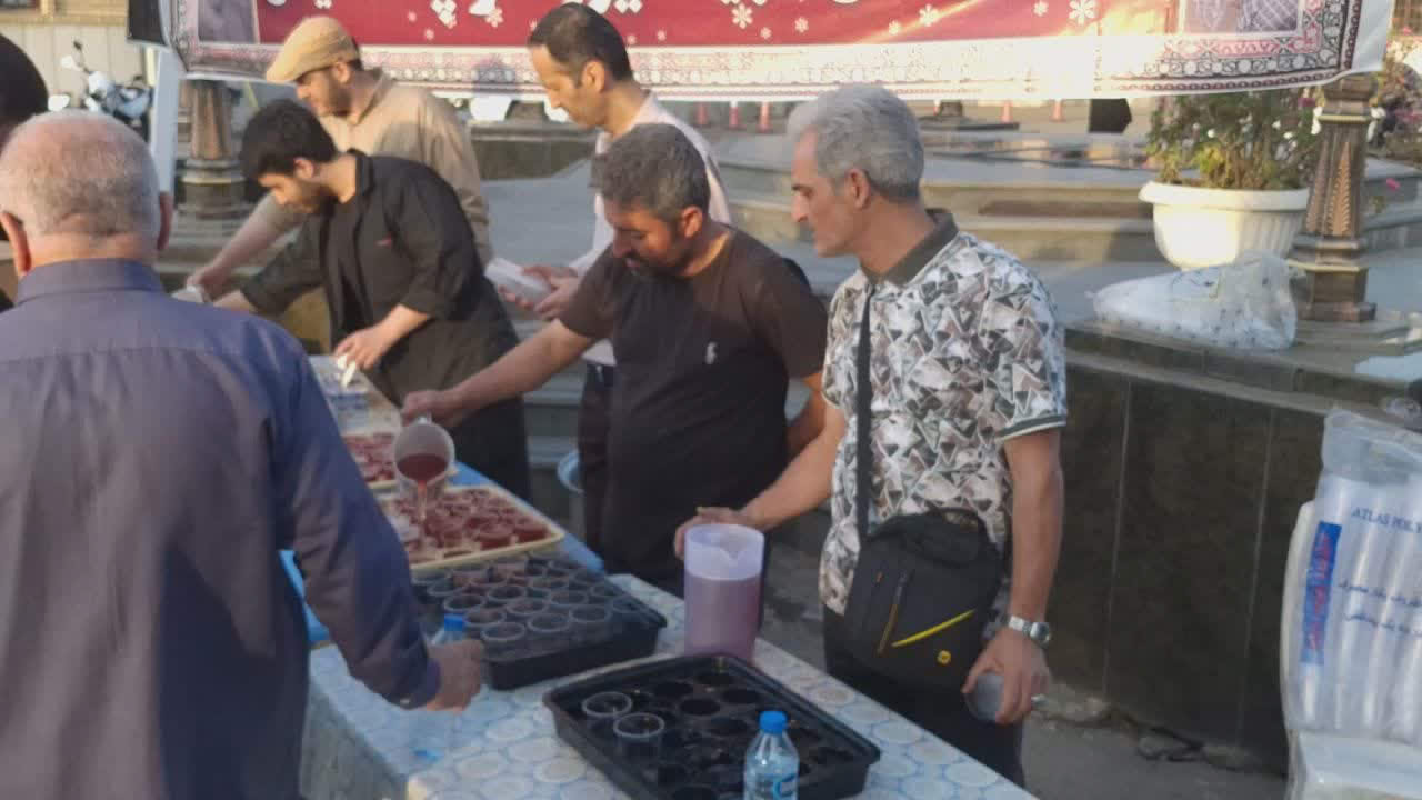 بدرقه زائران مرقد امام خمینی(ره) توسط خادمان موکب اربعینی شهید میرزا کوچک گیلان